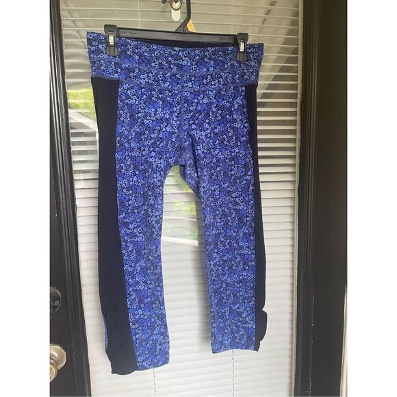 Athleta Cropped Leggings purple/ Black Floral M Yoga Sports Gym Running - Picture 10 of 11